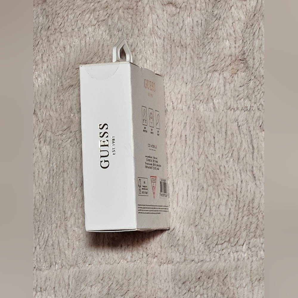 Guess Airpods Case Compatible With Airpods/Airpods 2 leather beige/gold details - Picture 4 of 5